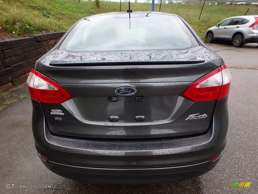 2015 Fiesta SE Sedan - Magnetic Metallic / Charcoal Black photo #3