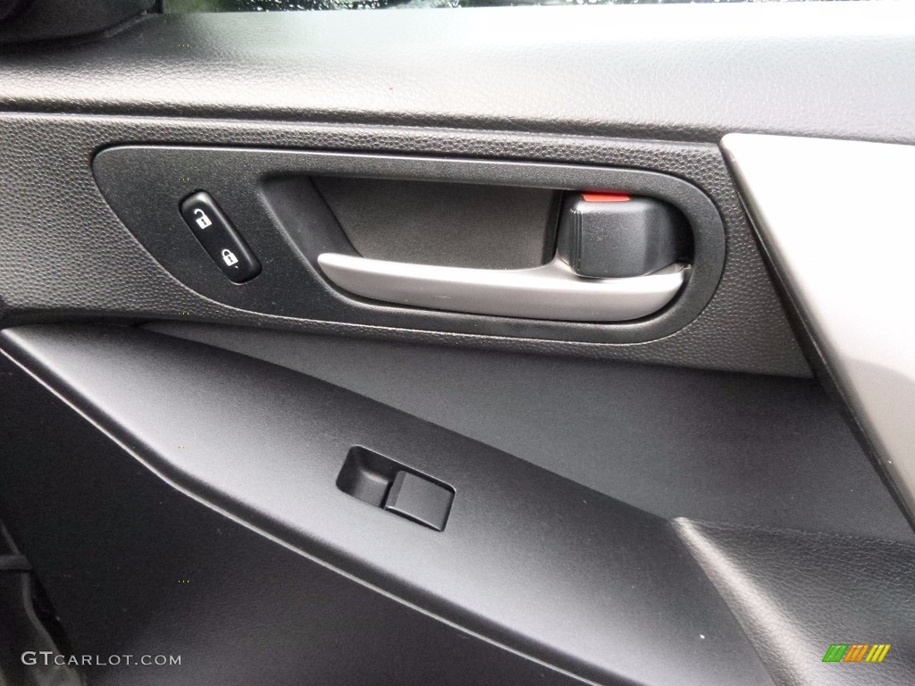 2010 MAZDA3 s Sport 4 Door - Metropolitan Gray Mica / Black photo #10