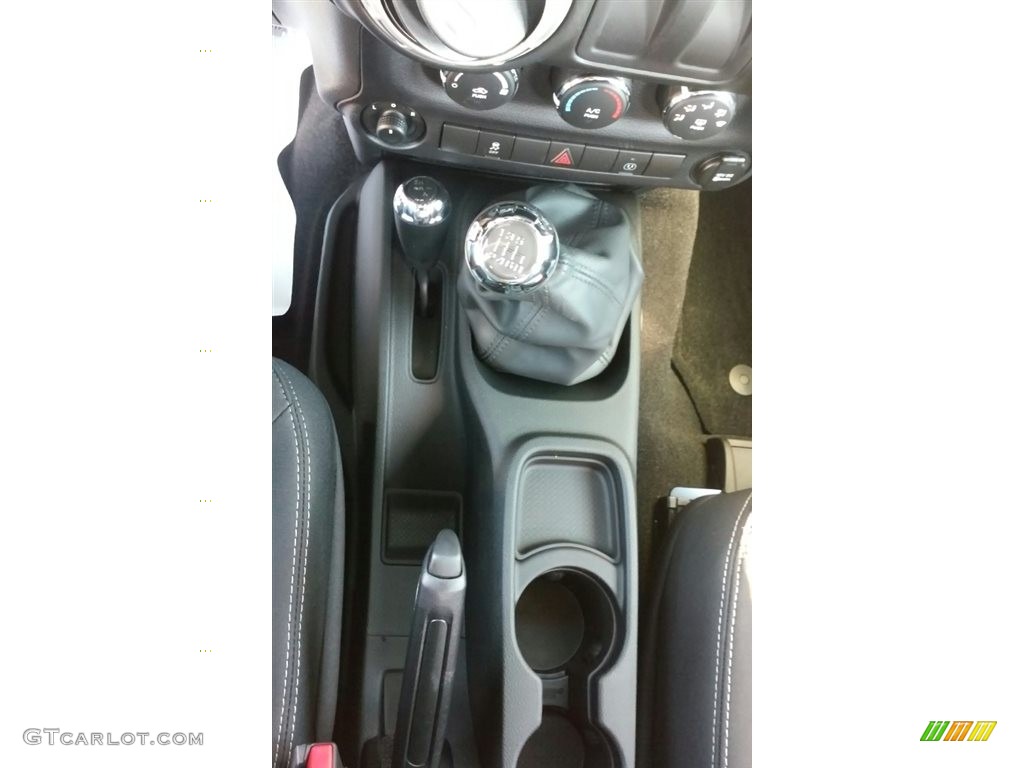 2017 Wrangler Rubicon 4x4 - Black / Black photo #17