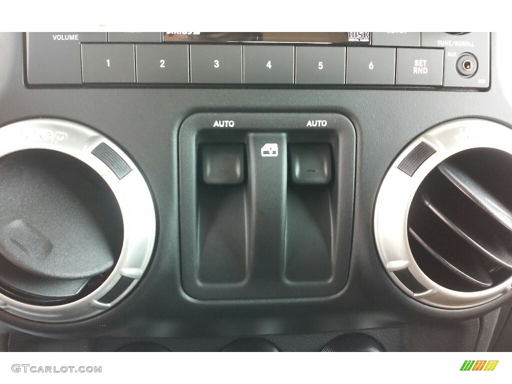 2017 Wrangler Rubicon 4x4 - Black / Black photo #19