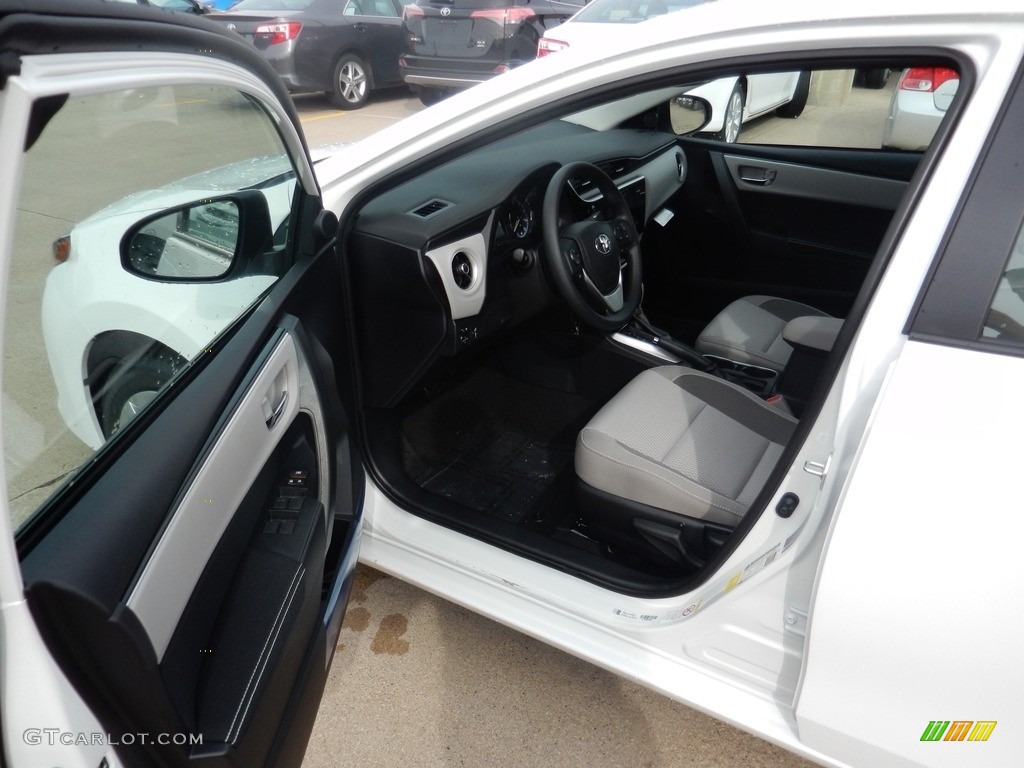 2017 Corolla LE - Super White / Ash Gray photo #3