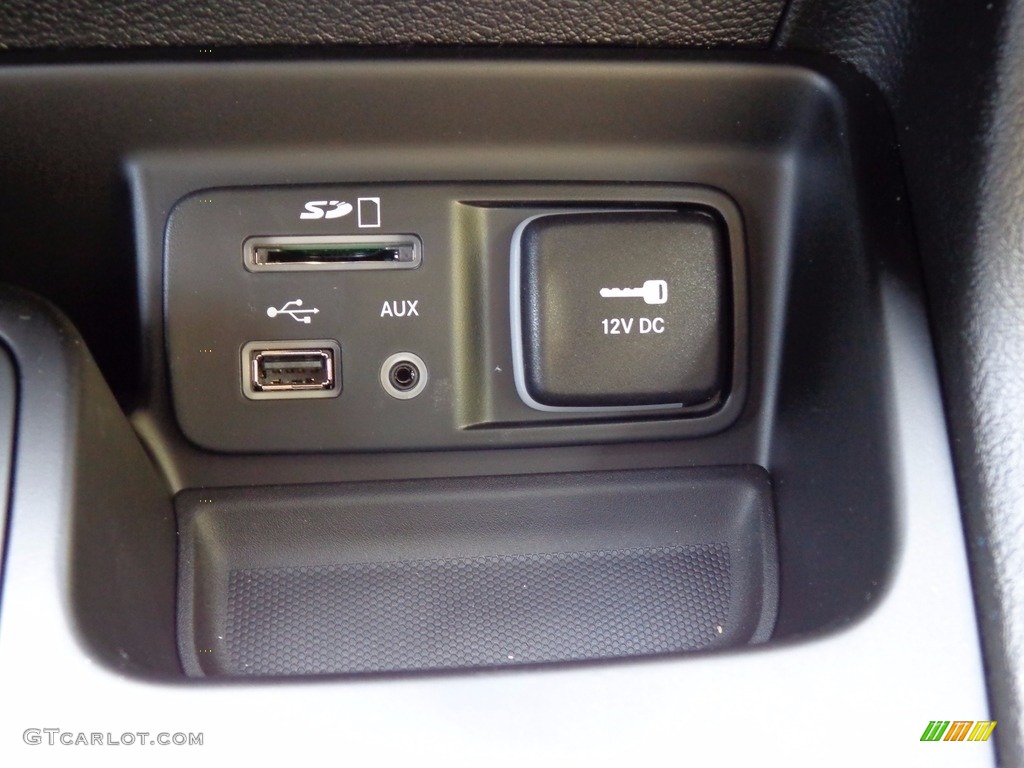 2017 Jeep Cherokee Limited 4x4 Controls Photos