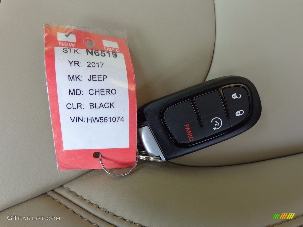 2017 Jeep Cherokee Limited 4x4 Keys Photos