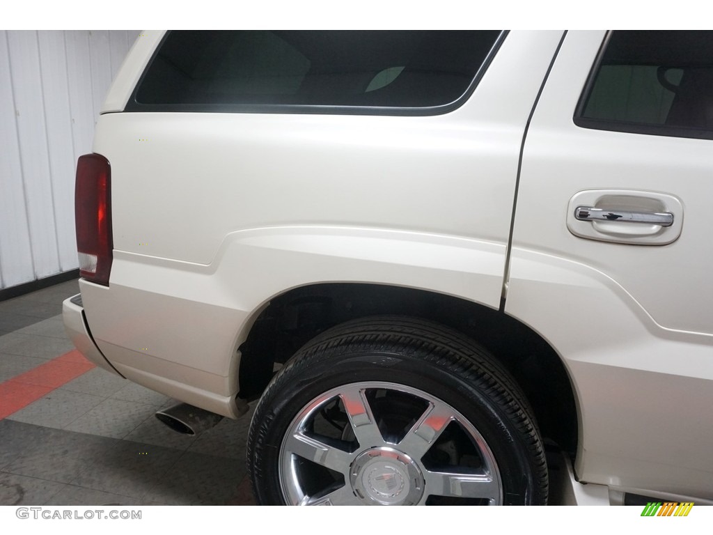 2002 Escalade AWD - White Diamond / Pewter photo #39