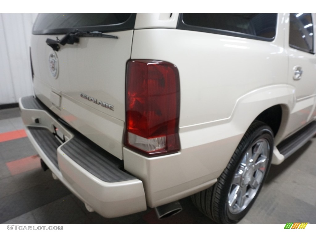 2002 Escalade AWD - White Diamond / Pewter photo #41