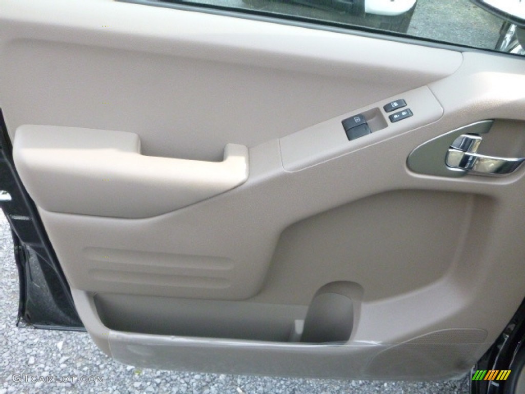 2017 Nissan Frontier SV King Cab 4x4 Beige Door Panel Photo #116742209