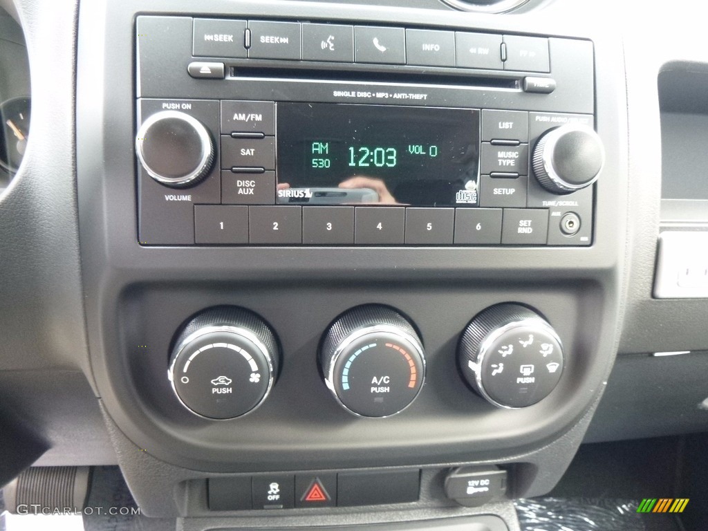 2017 Jeep Compass Sport 4x4 Controls Photo #116744764