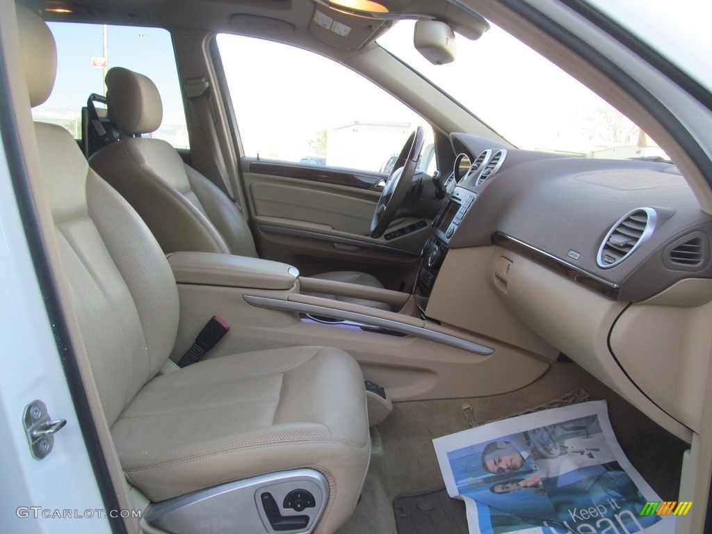 2009 GL 550 4Matic - Arctic White / Cashmere photo #32