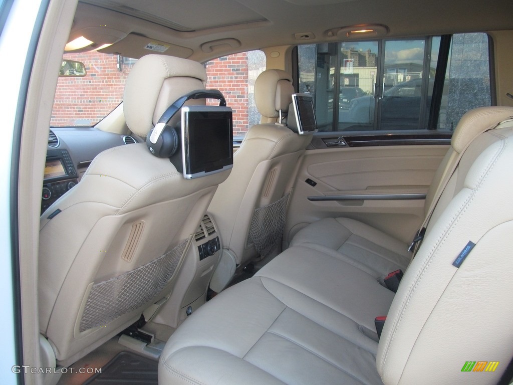 2009 GL 550 4Matic - Arctic White / Cashmere photo #33