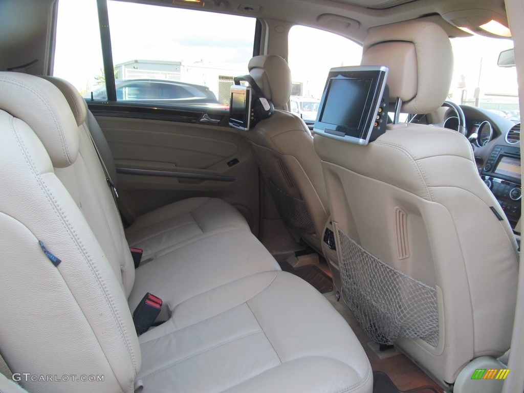2009 GL 550 4Matic - Arctic White / Cashmere photo #34
