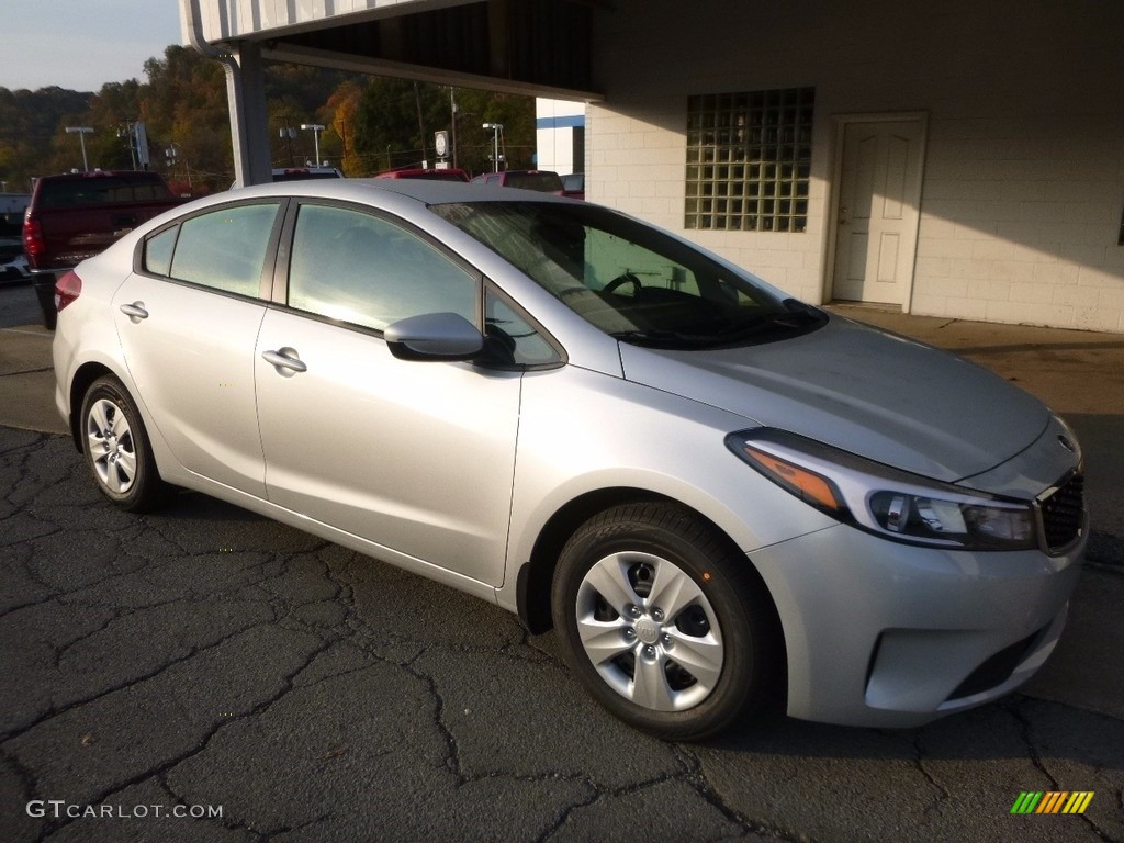 Silky Silver 2017 Kia Forte LX Exterior Photo #116751859