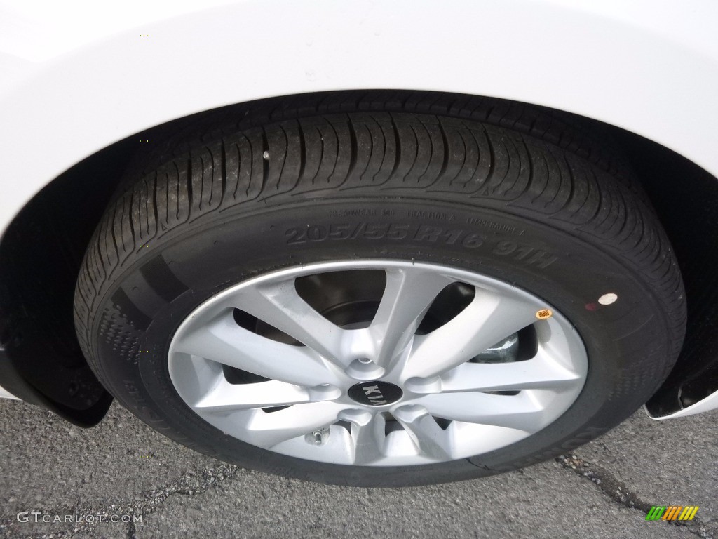 2017 Kia Forte S Wheel Photos