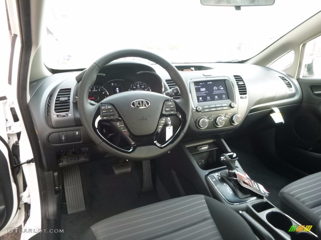 Black Interior 2017 Kia Forte S Photo #116752249