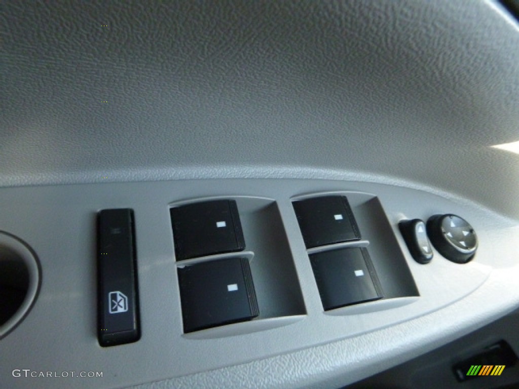 2011 HHR LT - Arctic Ice White / Gray photo #20