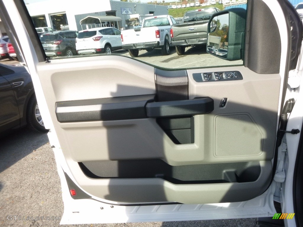 2017 F150 XL SuperCab 4x4 - Oxford White / Earth Gray photo #9