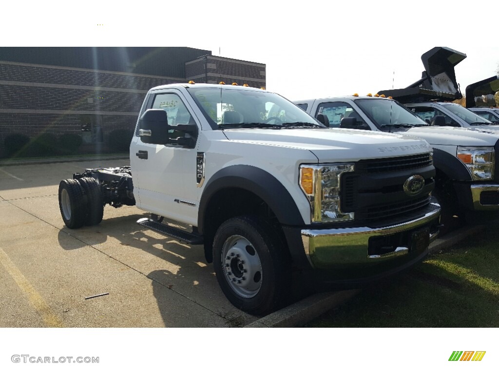 Oxford White Ford F550 Super Duty