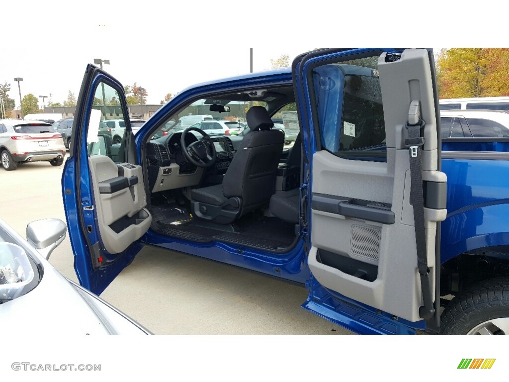 2017 Ford F150 XLT SuperCab 4x4 Black Door Panel Photo #116759569