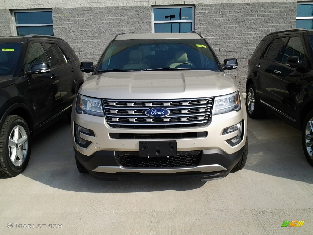 2017 Explorer XLT 4WD - White Gold / Medium Light Camel photo #2