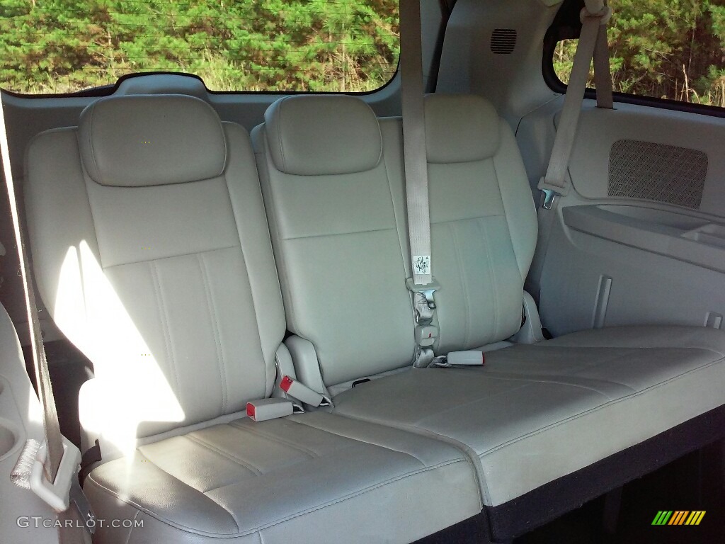 2009 Grand Caravan SXT - Light Sandstone Metallic / Dark Slate Gray/Light Shale photo #12