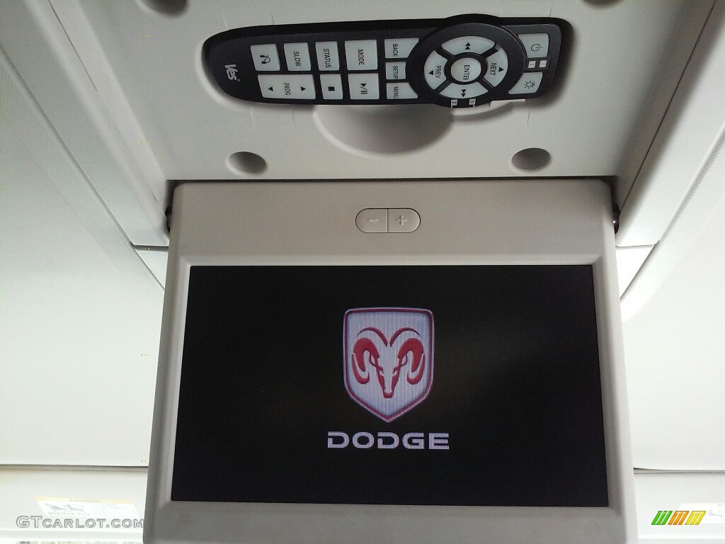 2009 Grand Caravan SXT - Light Sandstone Metallic / Dark Slate Gray/Light Shale photo #25