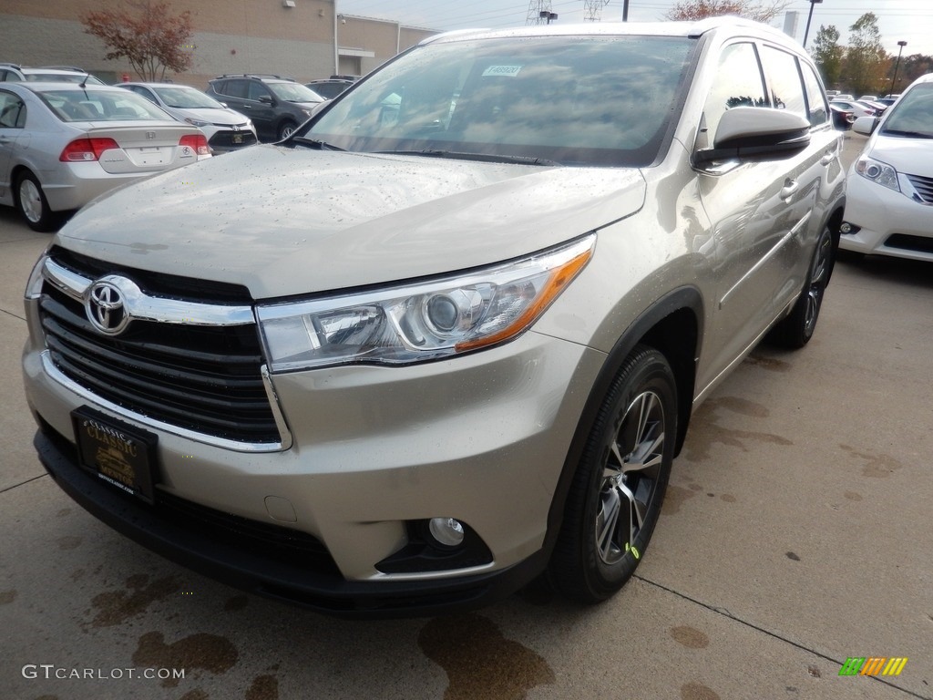 2016 Highlander XLE - Creme Brulee Mica / Black photo #1