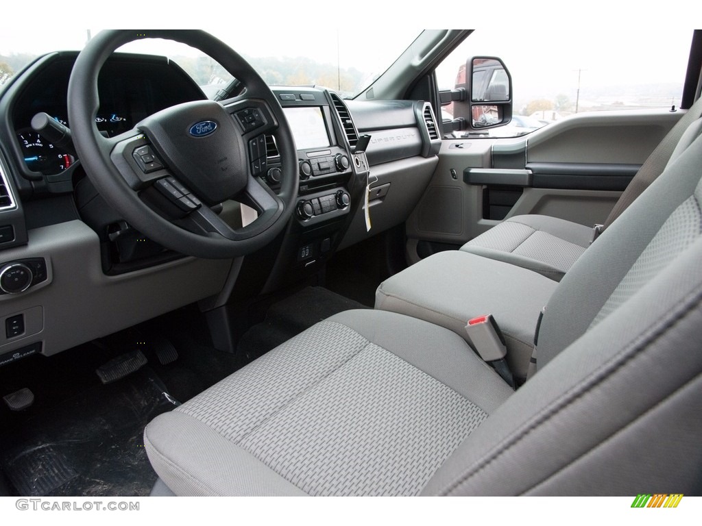 Medium Earth Gray Interior 2017 Ford F250 Super Duty XLT Crew Cab 4x4 Photo #116766280