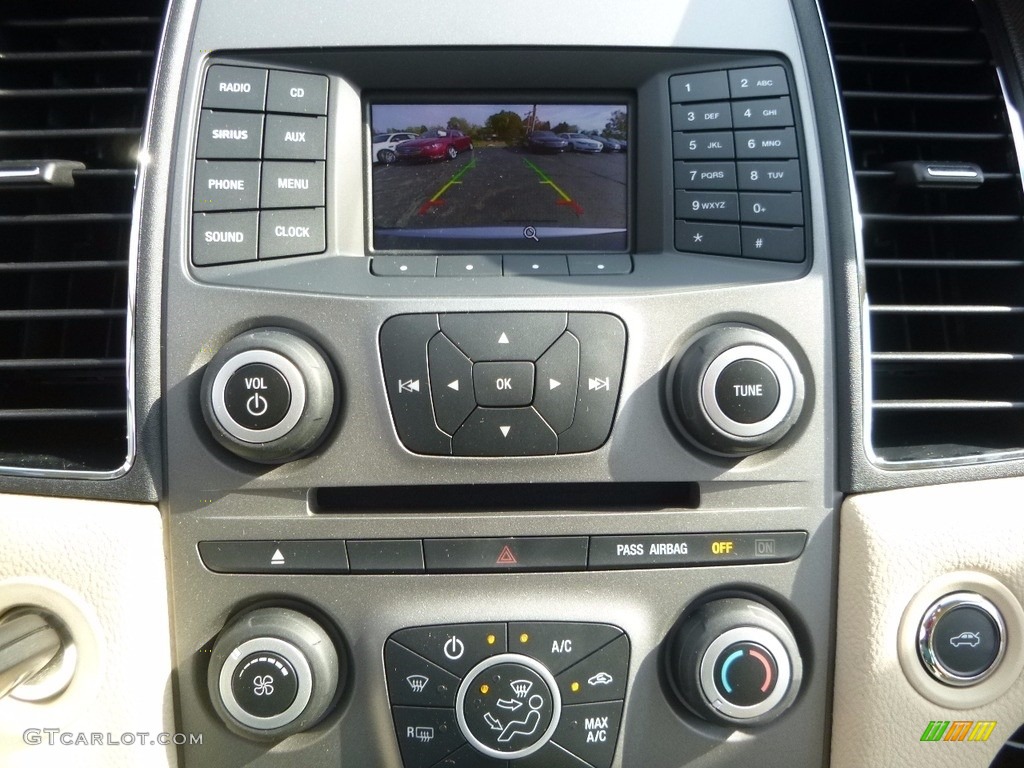 2016 Ford Taurus SE Controls Photo #116769331