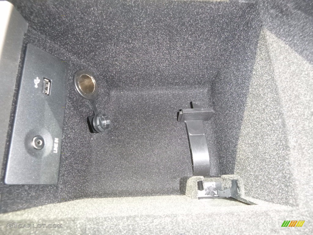 2016 Taurus SE - Ingot Silver / Dune photo #15