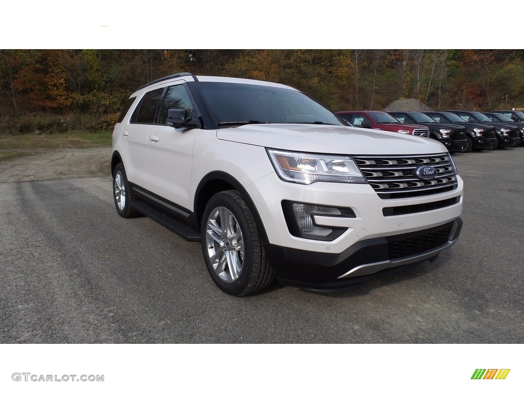 2017 Explorer XLT 4WD - Oxford White / Medium Light Camel photo #3