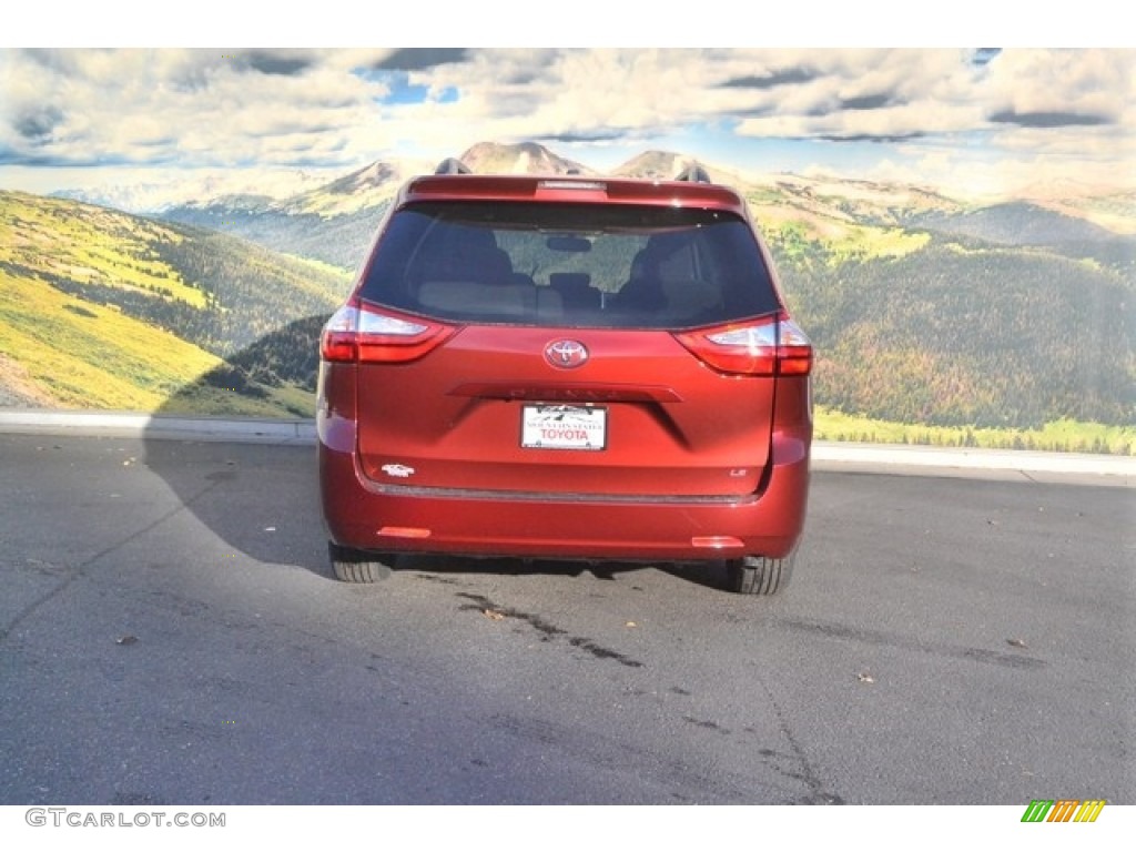 2017 Sienna LE - Salsa Red Pearl / Ash photo #4