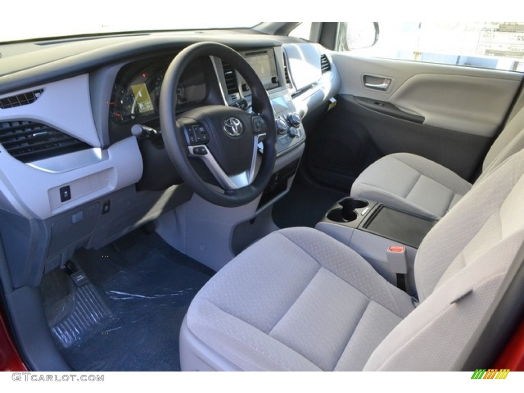 Ash Interior 2017 Toyota Sienna LE Photo #116774950