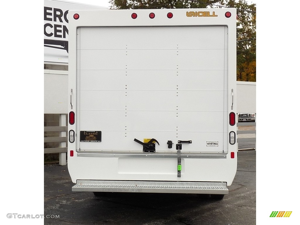 2017 GMC Savana Cutaway 3500 Commercial Moving Truck Trunk Photo #116786037