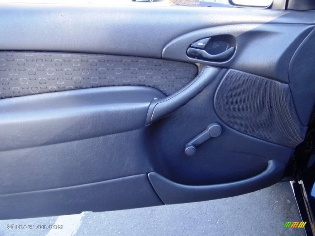2003 Focus ZX3 Coupe - French Blue Metallic / Dark Charcoal photo #11