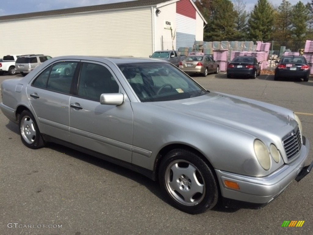 1997 E 420 Sedan - Smoke Silver Metallic / Black photo #2
