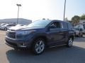 Shoreline Blue Pearl - Highlander Limited Platinum Photo No. 3