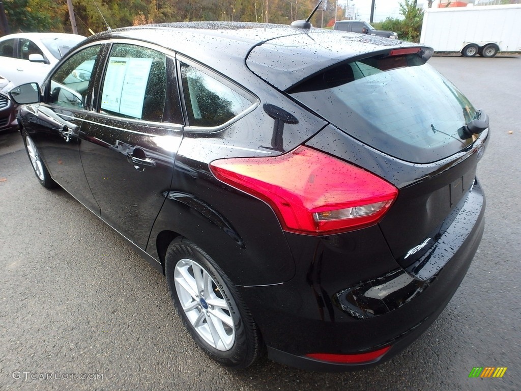 2016 Focus SE Hatch - Shadow Black / Charcoal Black photo #5