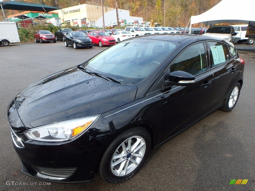 2016 Focus SE Hatch - Shadow Black / Charcoal Black photo #7