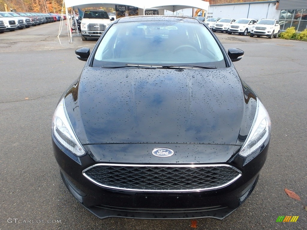 2016 Focus SE Hatch - Shadow Black / Charcoal Black photo #8