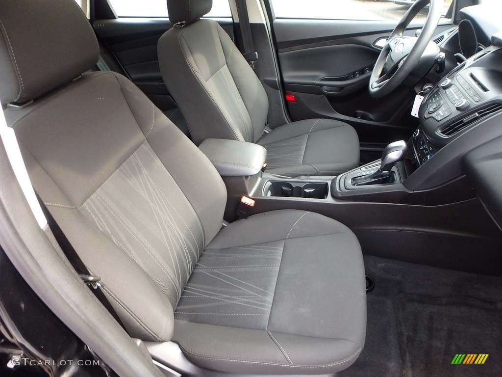 2016 Focus SE Hatch - Shadow Black / Charcoal Black photo #11