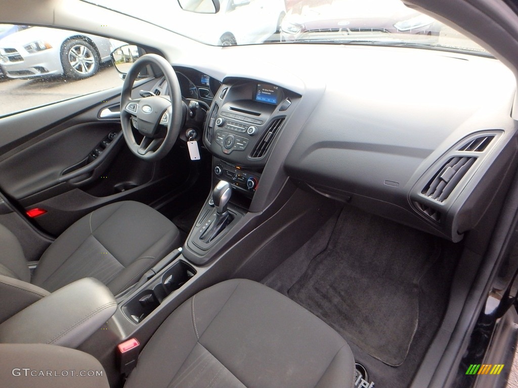 2016 Focus SE Hatch - Shadow Black / Charcoal Black photo #12