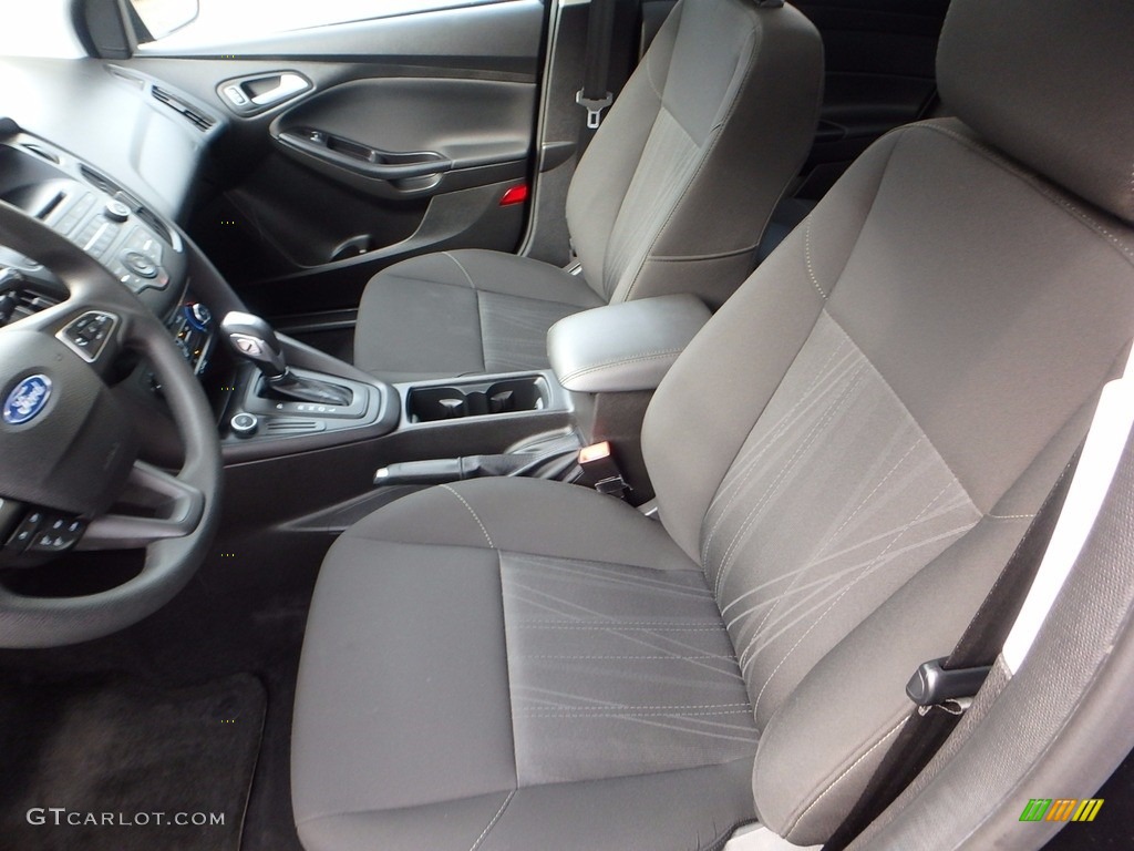 2016 Focus SE Hatch - Shadow Black / Charcoal Black photo #16