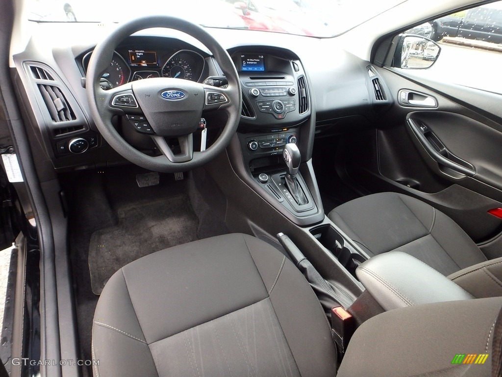2016 Focus SE Hatch - Shadow Black / Charcoal Black photo #18