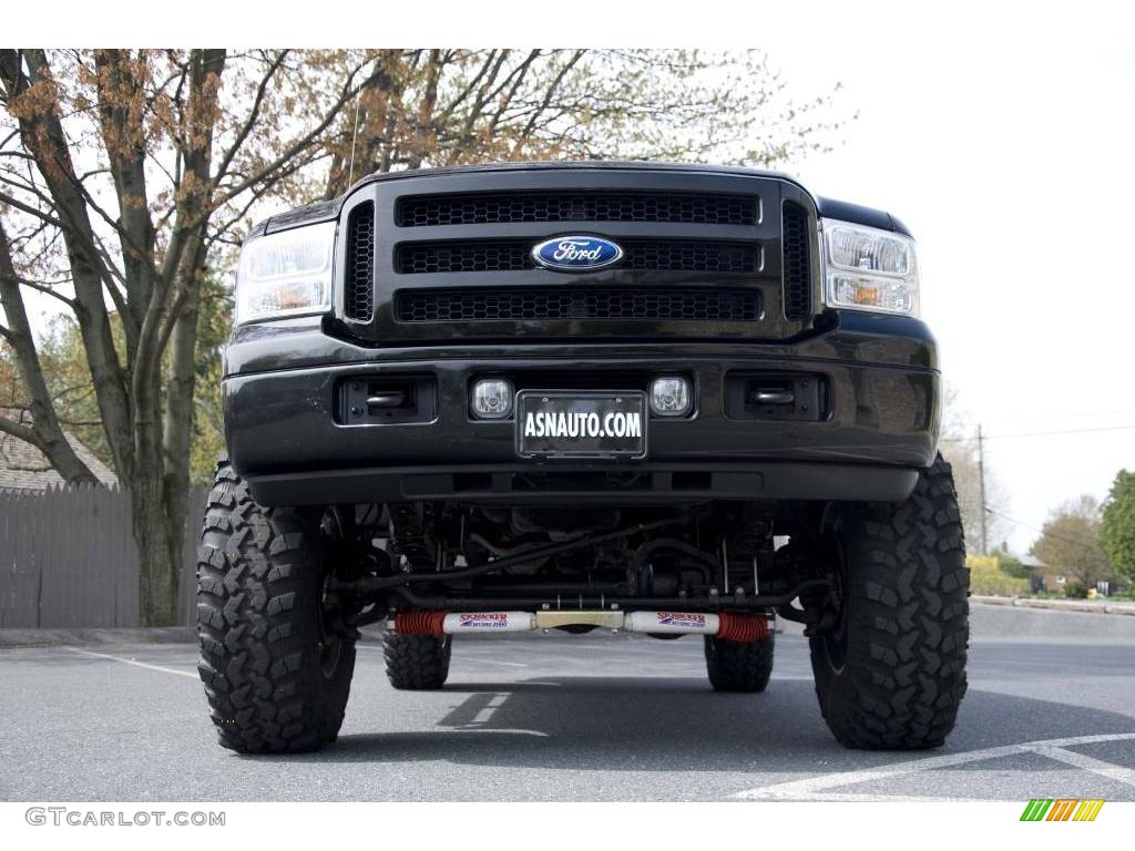 2005 Excursion Limited 4X4 - Black / Medium Pebble photo #2