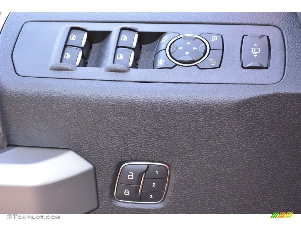 2017 Ford F250 Super Duty Lariat Crew Cab 4x4 Controls Photo #116791770