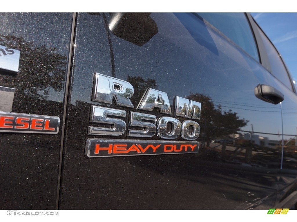 2017 Ram 5500 Tradesman Crew Cab Chassis Marks and Logos Photo #116798028