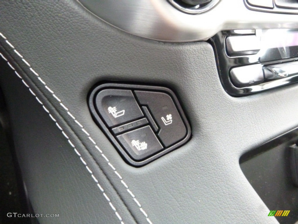 2017 GMC Yukon SLT 4WD Controls Photo #116802354