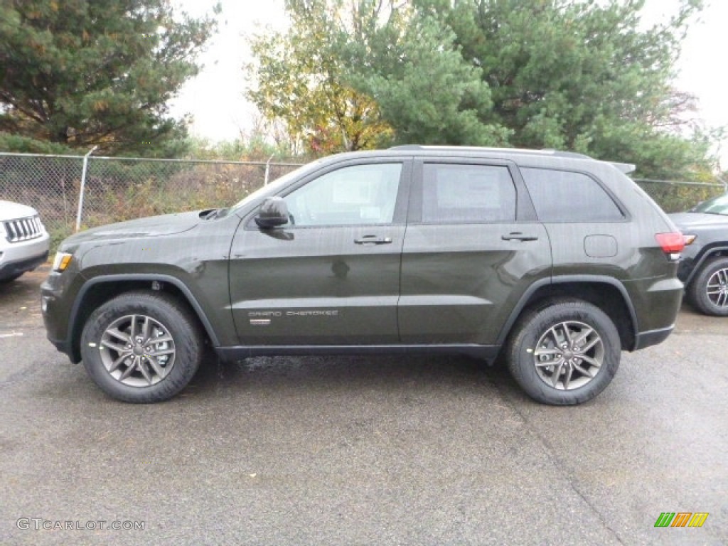 2017 Grand Cherokee 75th Annivesary Edition 4x4 - Recon Green / Black/Light Frost Beige photo #3