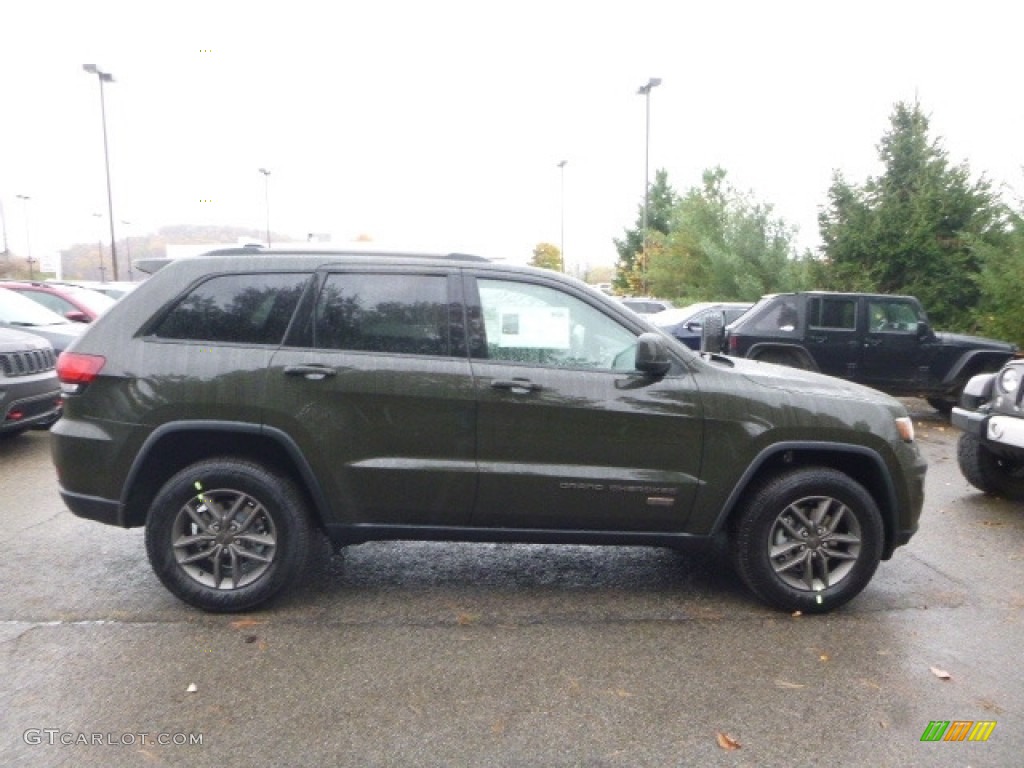 2017 Grand Cherokee 75th Annivesary Edition 4x4 - Recon Green / Black/Light Frost Beige photo #8