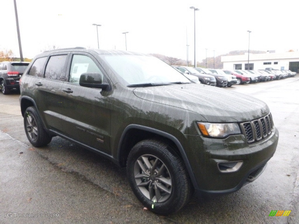 2017 Grand Cherokee 75th Annivesary Edition 4x4 - Recon Green / Black/Light Frost Beige photo #11