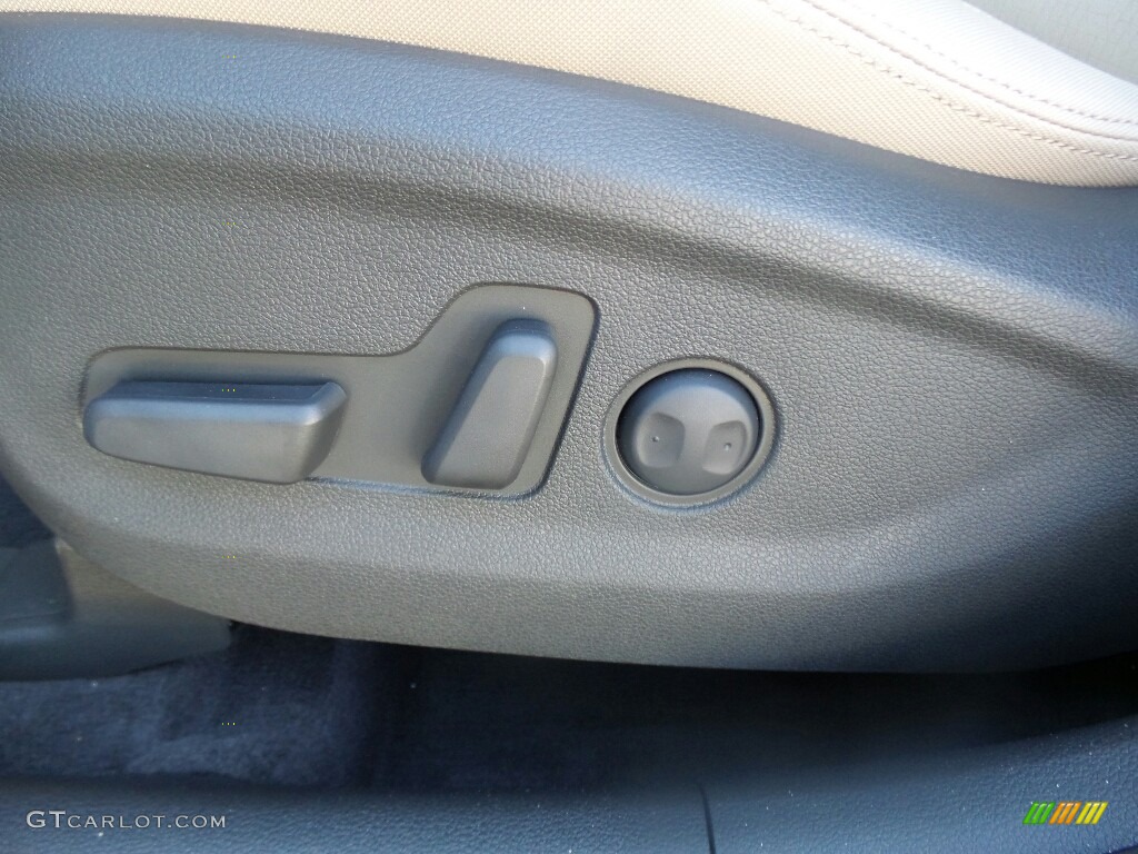 2017 Hyundai Tucson SE AWD Controls Photo #116818770